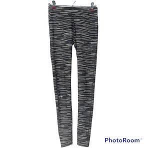 Under Armour Gray White Stripe Heatgear Compression Workout Leggings - Small